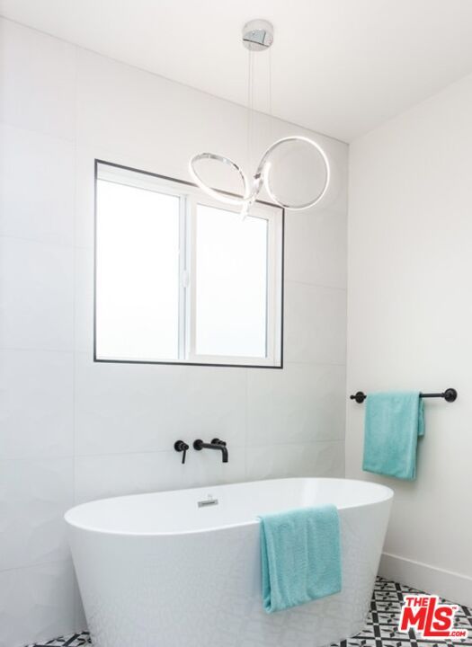 Bathroom, Free Standing Baths, Interior, Pendant Lights