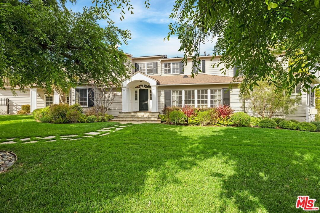 Backyard, Exterior, Facade, Cape Cod
