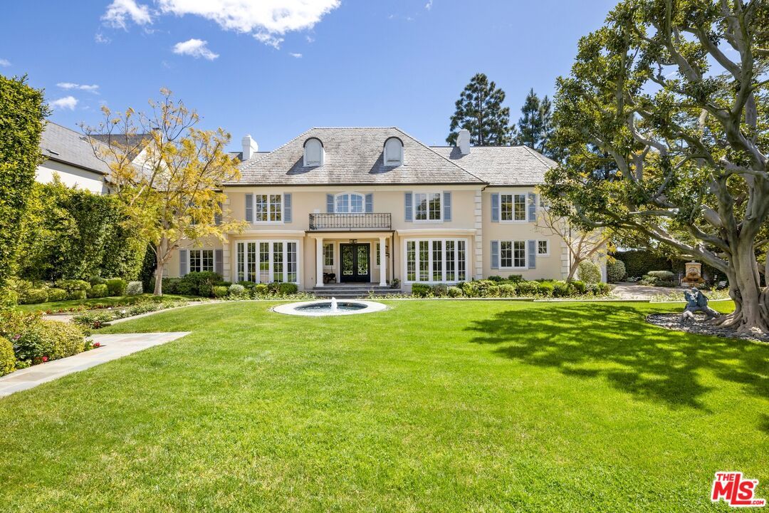 Backyard, Exterior, Facade, French Provincial