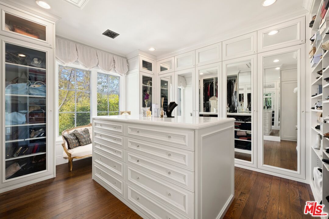 Interior, Recessed Lighting, Walk-in Closets, Wood Texture Flooring