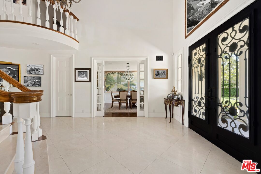 Chandelier, Dining room, Interior