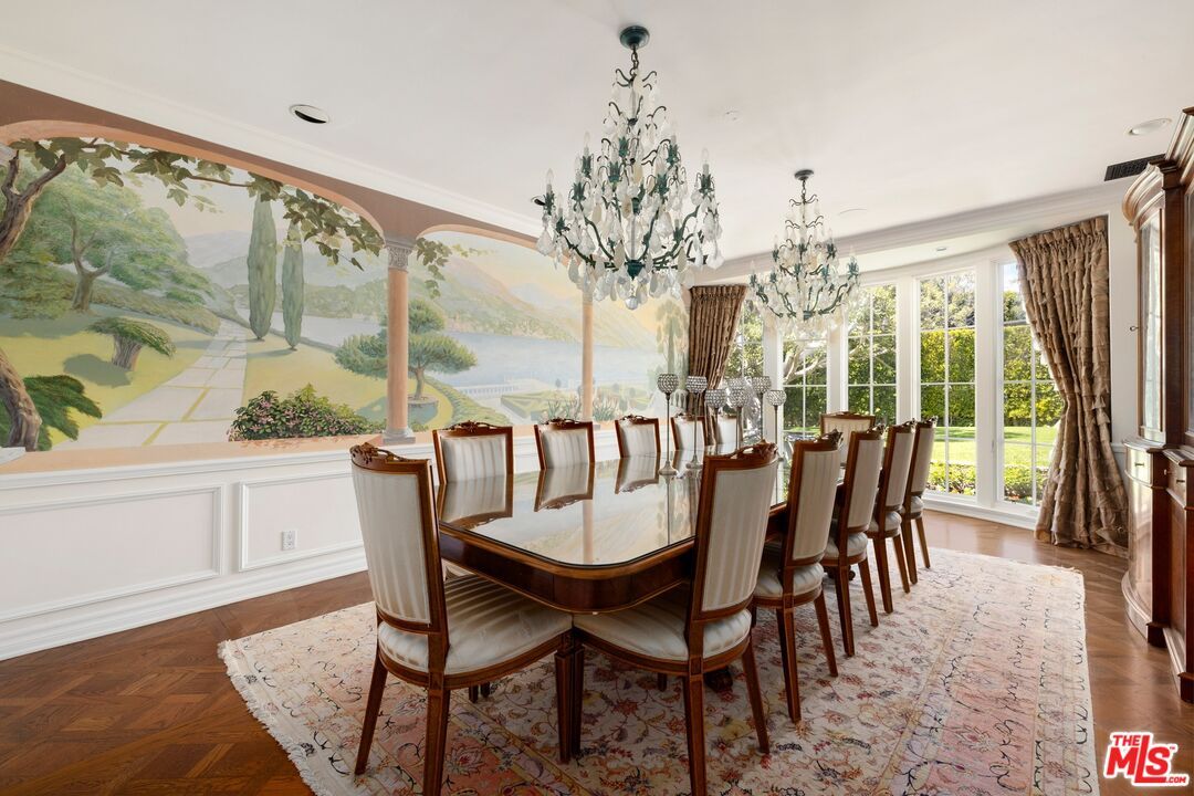Chandelier, Dining room, Interior, Recessed Lighting, Wood Texture Flooring