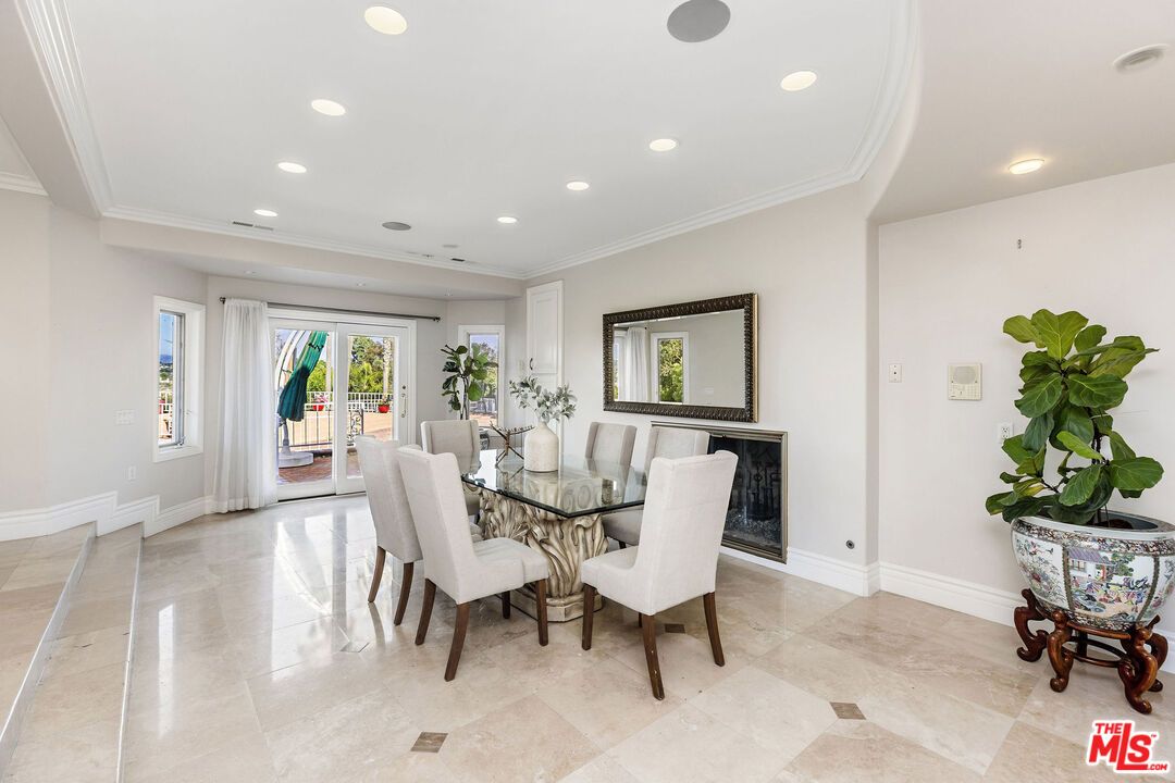 Dining room, Interior, Recessed Lighting