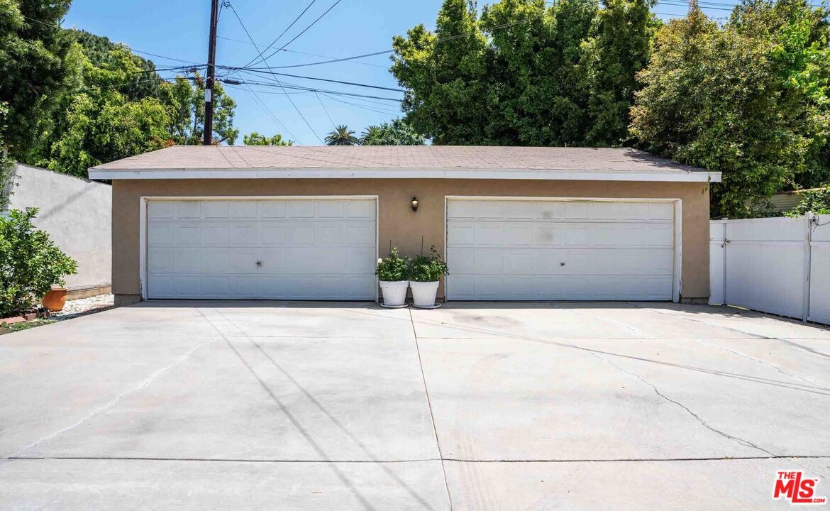 Detached Garage, Exterior