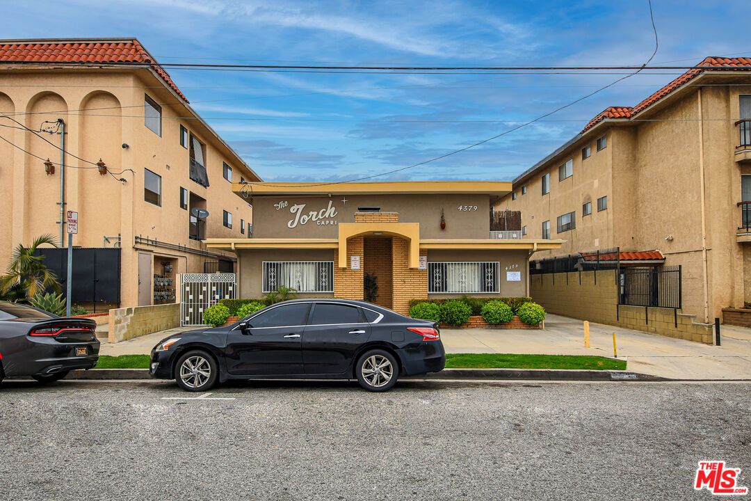 Exterior, Facade, Mediterranean