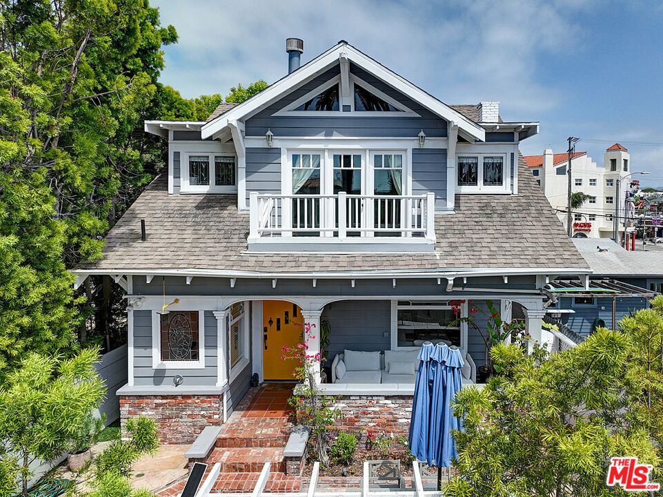 Exterior, Facade, Queen Anne Victorian