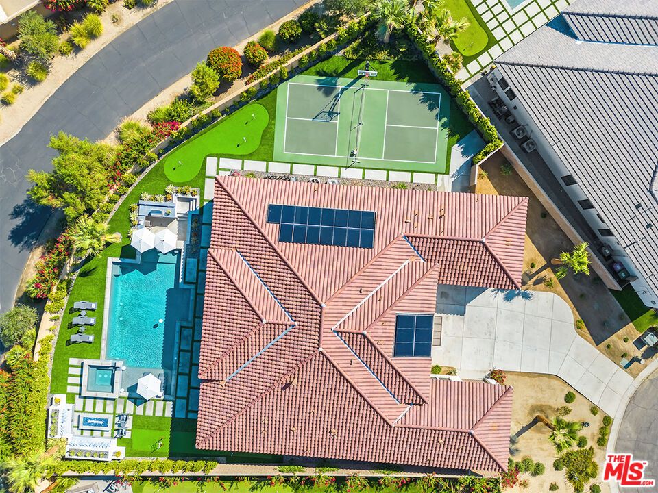 Exterior, Drone