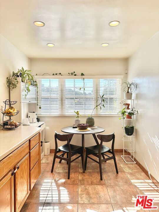 Dining room, Interior, Recessed Lighting