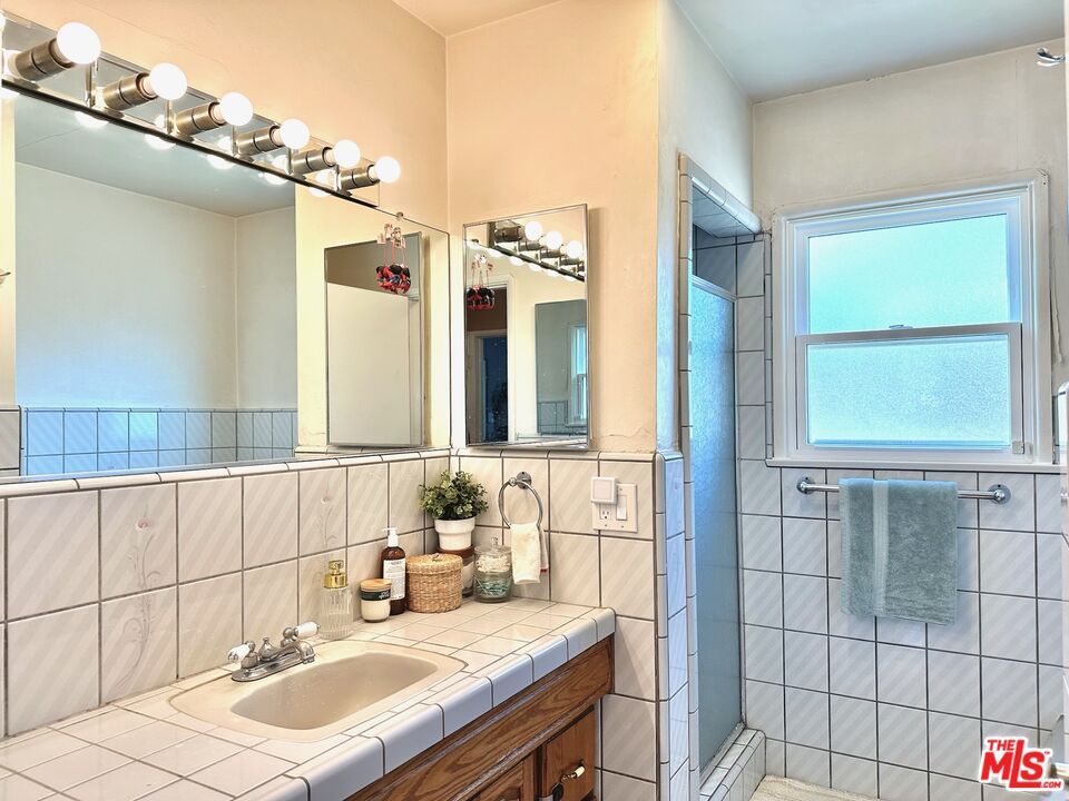 Bathroom, Interior, Tile Countertops