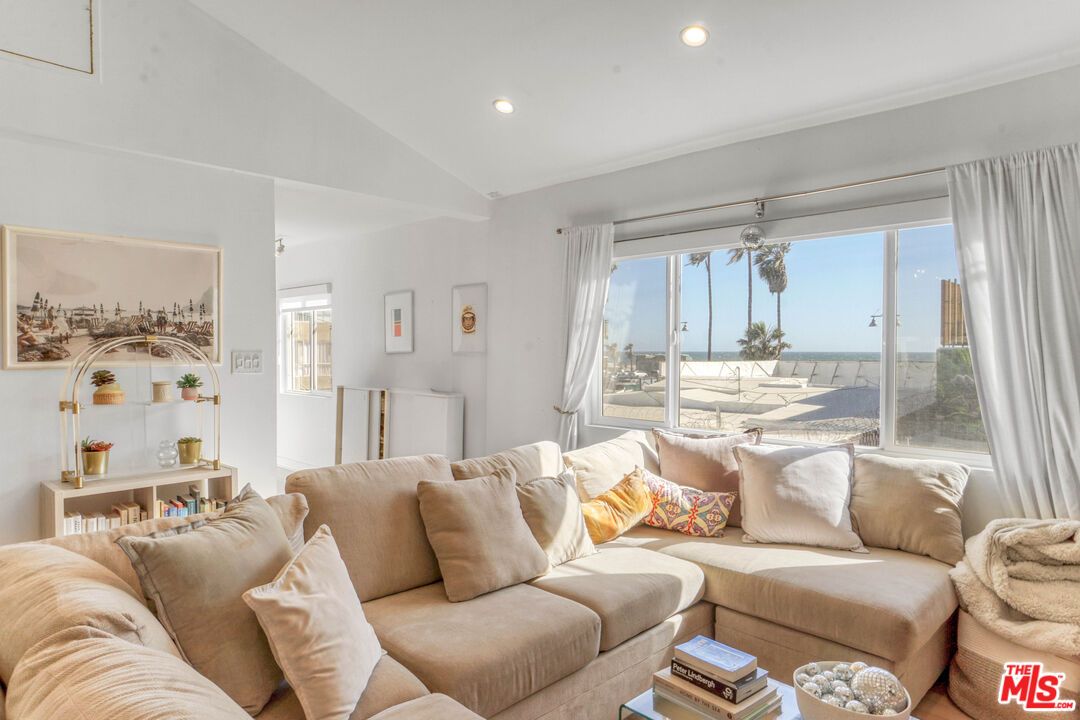 Interior, Living room, Recessed Lighting, Water