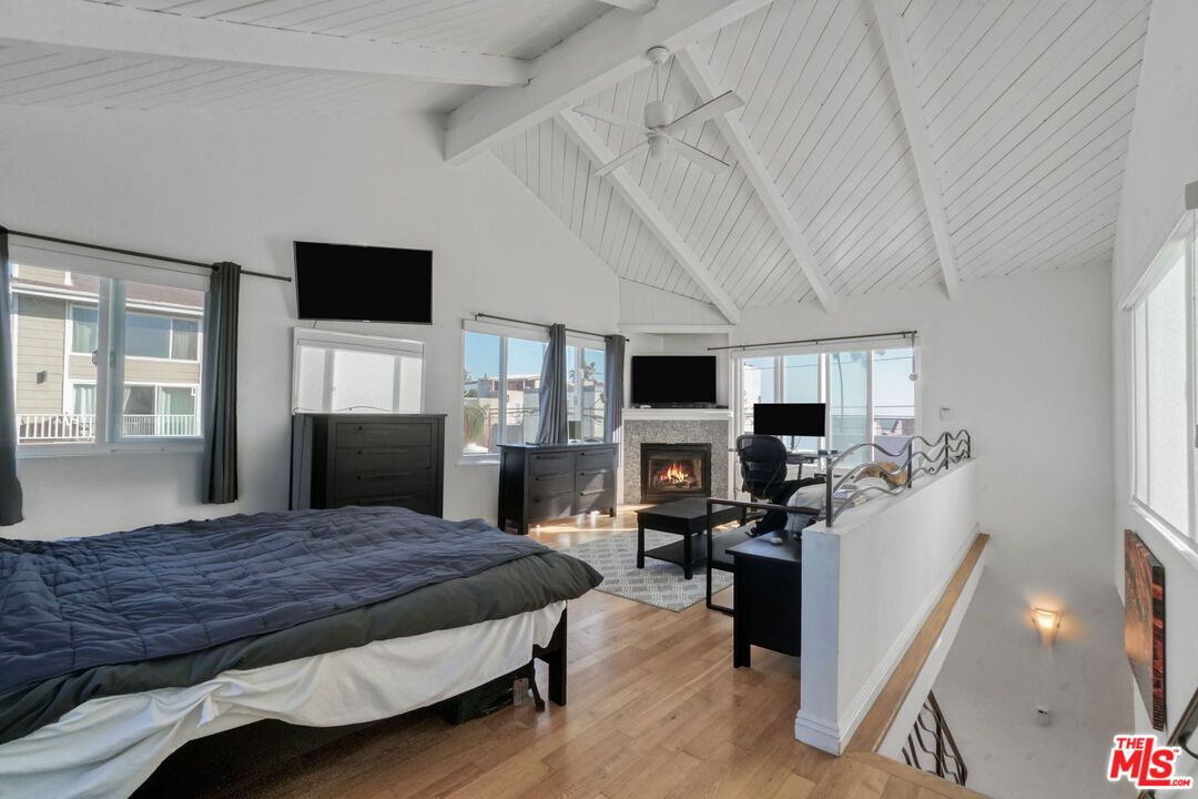 Bedroom, Fireplace, Interior, Wood Texture Flooring