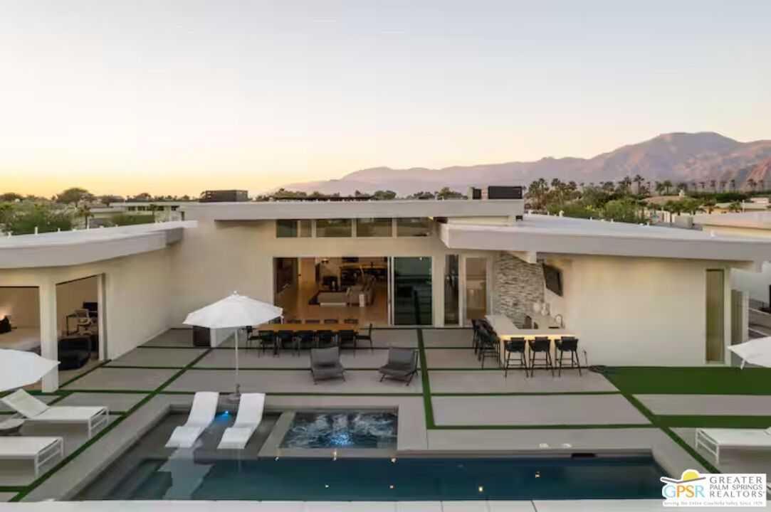 Exterior, Pool, Other