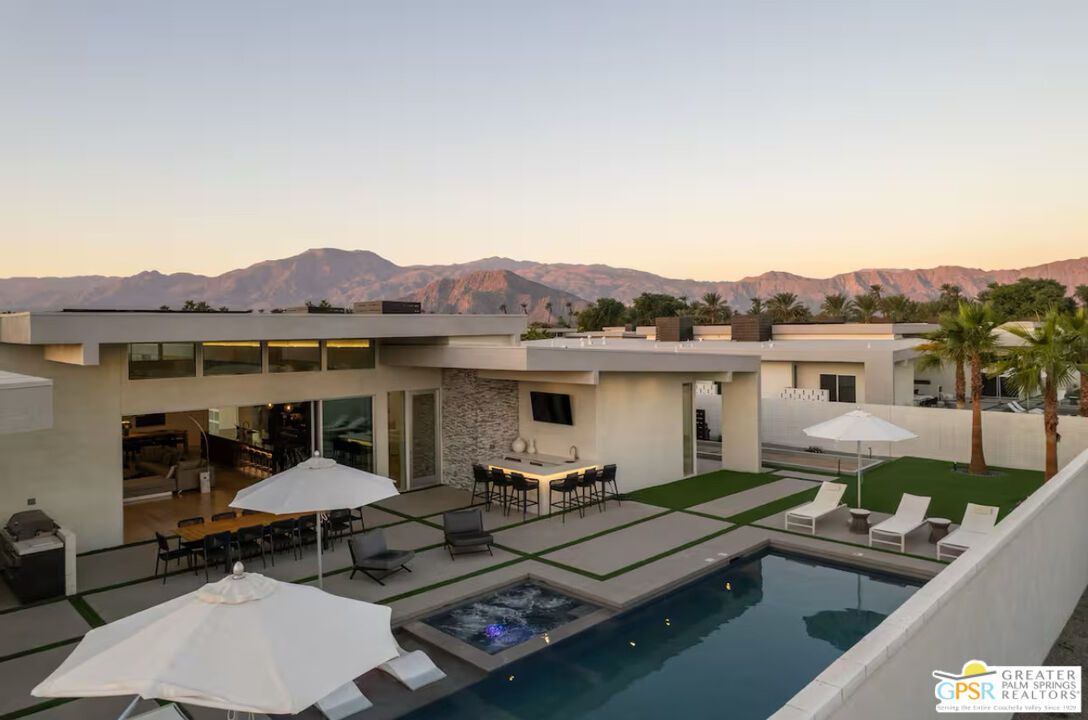 Exterior, Pool, Other