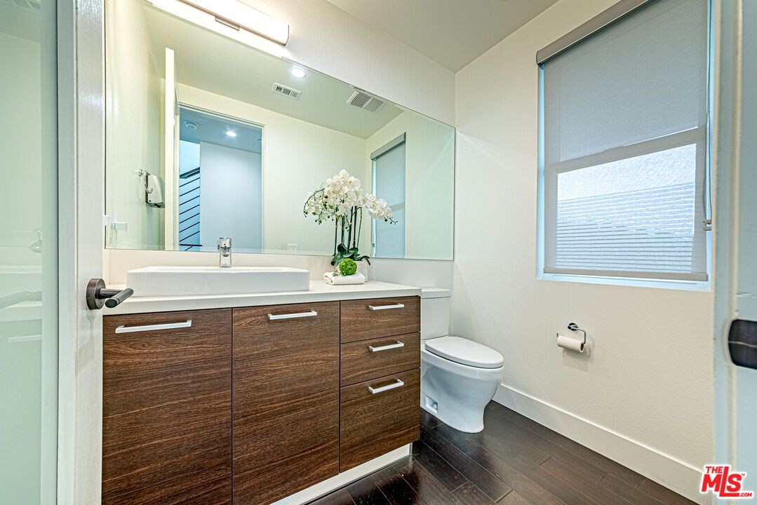 Bathroom, Interior, Recessed Lighting, Wood Texture Flooring