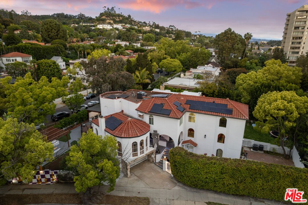 Exterior, Drone