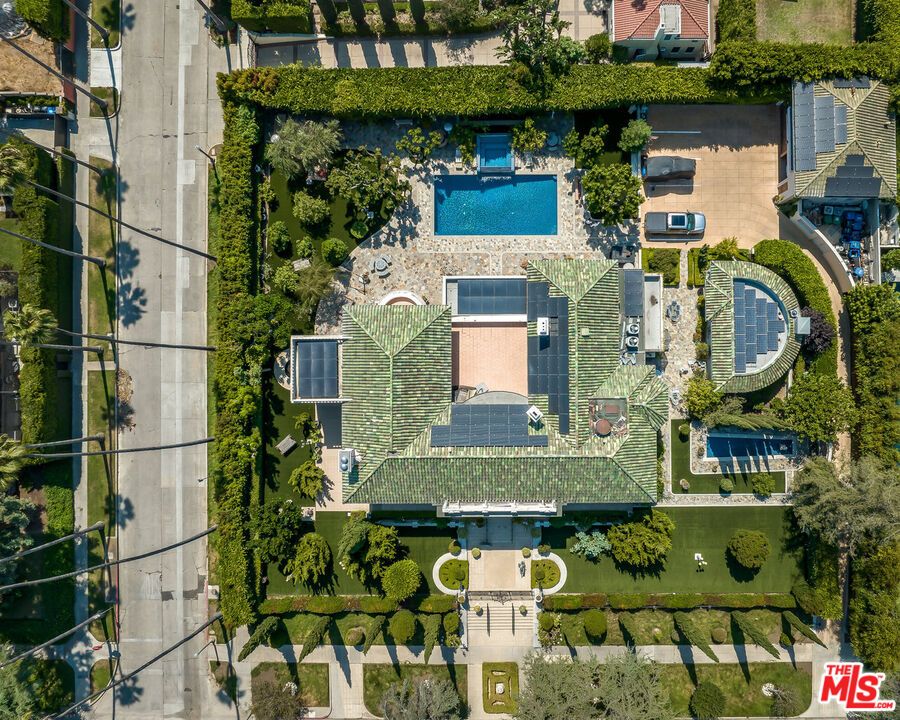 Exterior, Drone