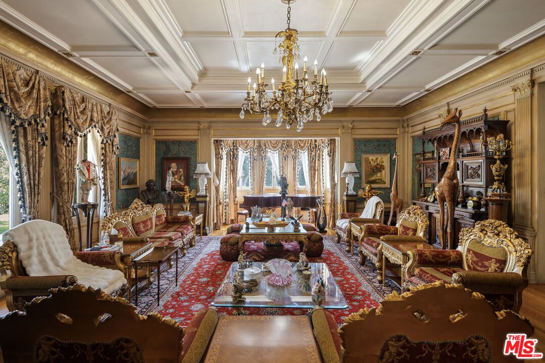 Chandelier, Interior, Living room
