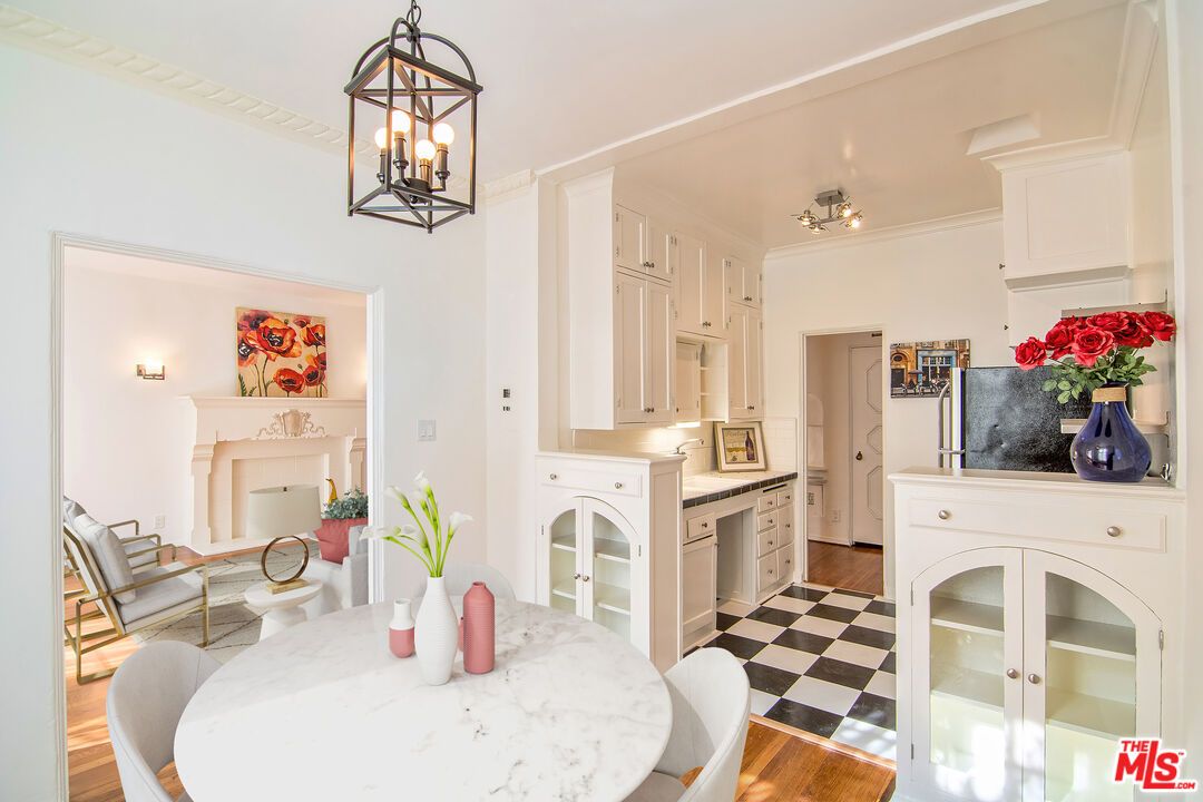 Chandelier, Dining room, Interior, Kitchen, Pendant Lights, Wood Texture Flooring