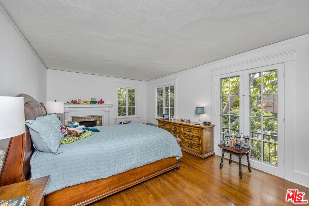 Bedroom, Fireplace, Interior, Wood Texture Flooring
