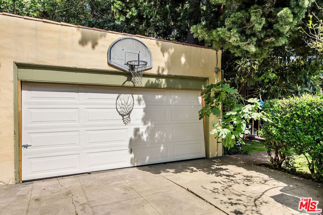 Detached Garage, Exterior