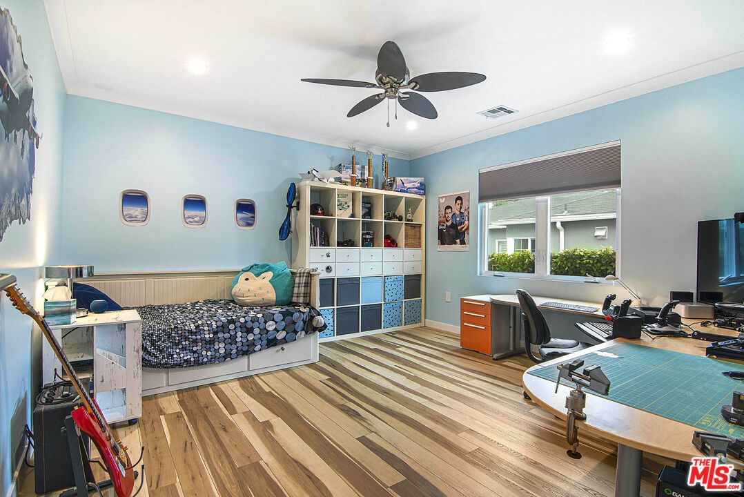 Home Office, Interior, Recessed Lighting, Wood Texture Flooring