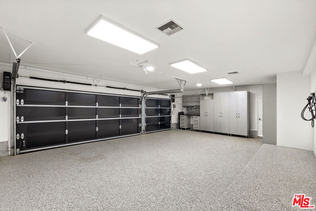 Garage, Interior