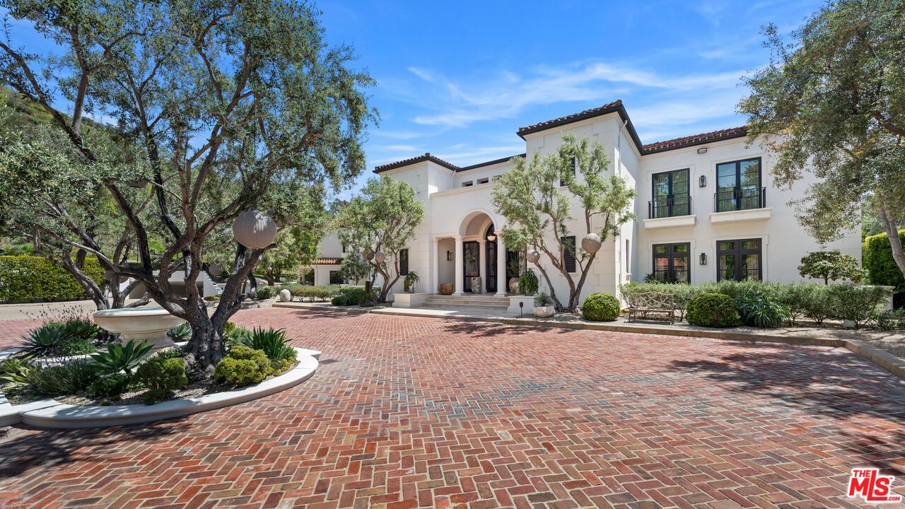 Backyard, Exterior, Facade, Mediterranean