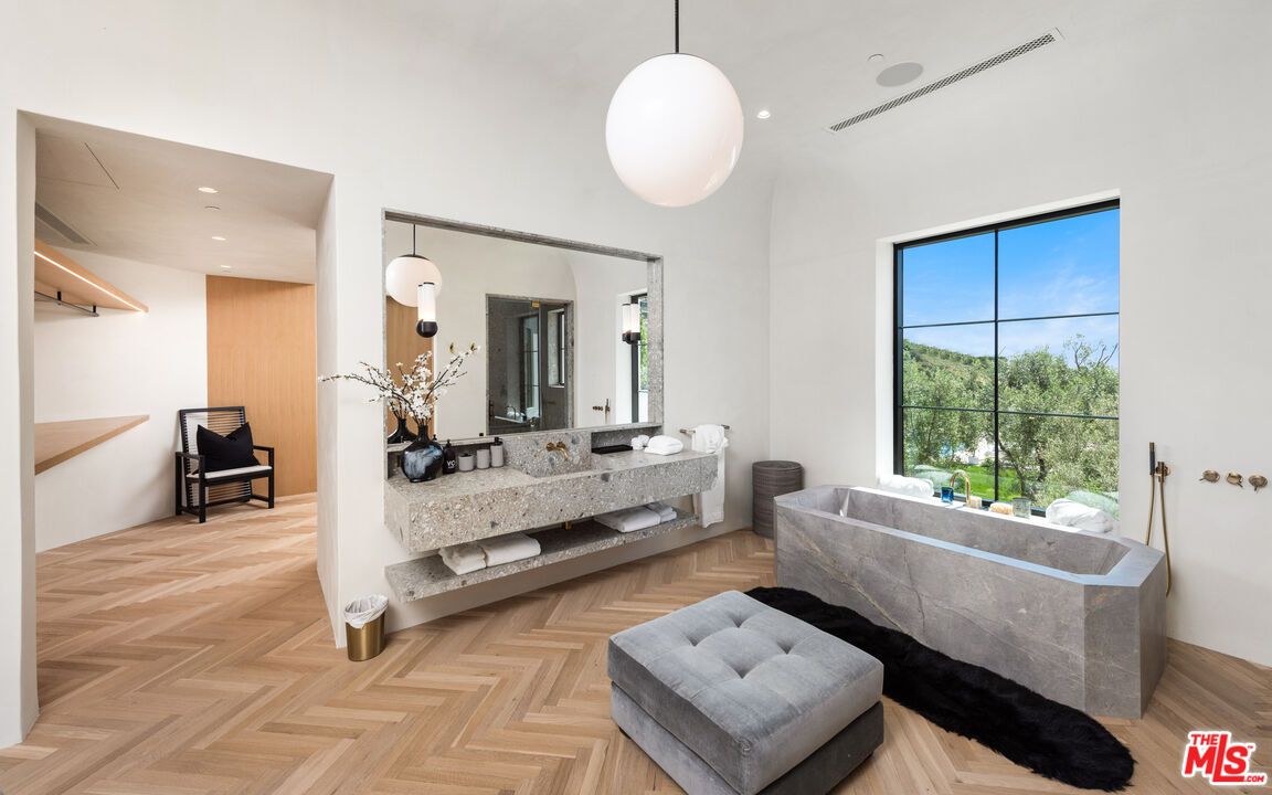 Bathroom, Interior, Pendant Lights, Recessed Lighting, Wood Texture Flooring
