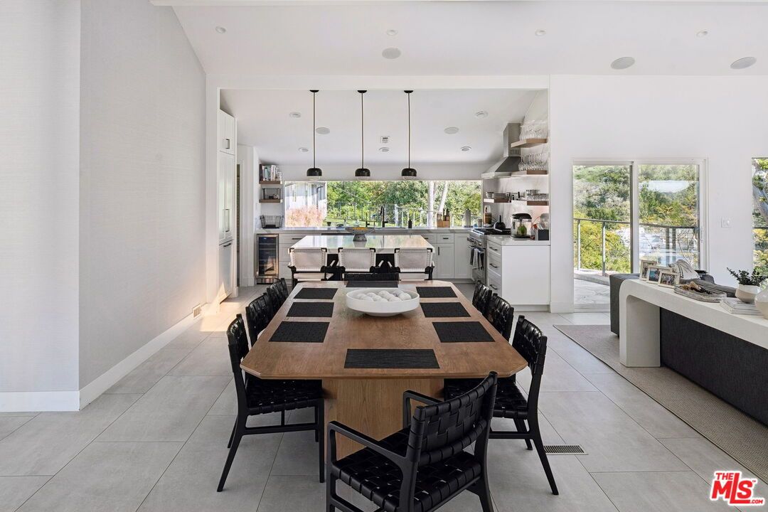 Dining room, Interior, Kitchen, Pendant Lights, Recessed Lighting, Stainless Steel Appliances