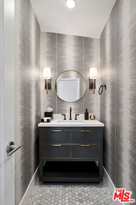 Bathroom, Interior, Recessed Lighting