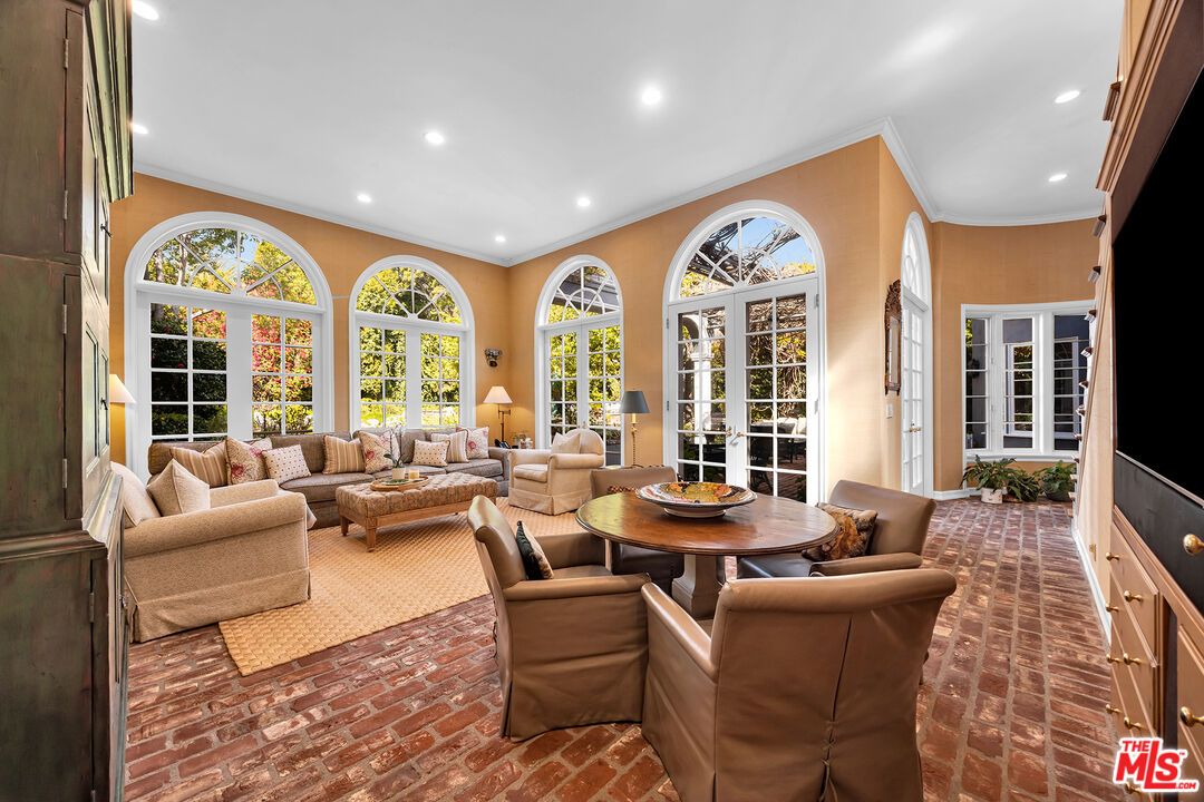 Dining room, Interior, Living room, Recessed Lighting