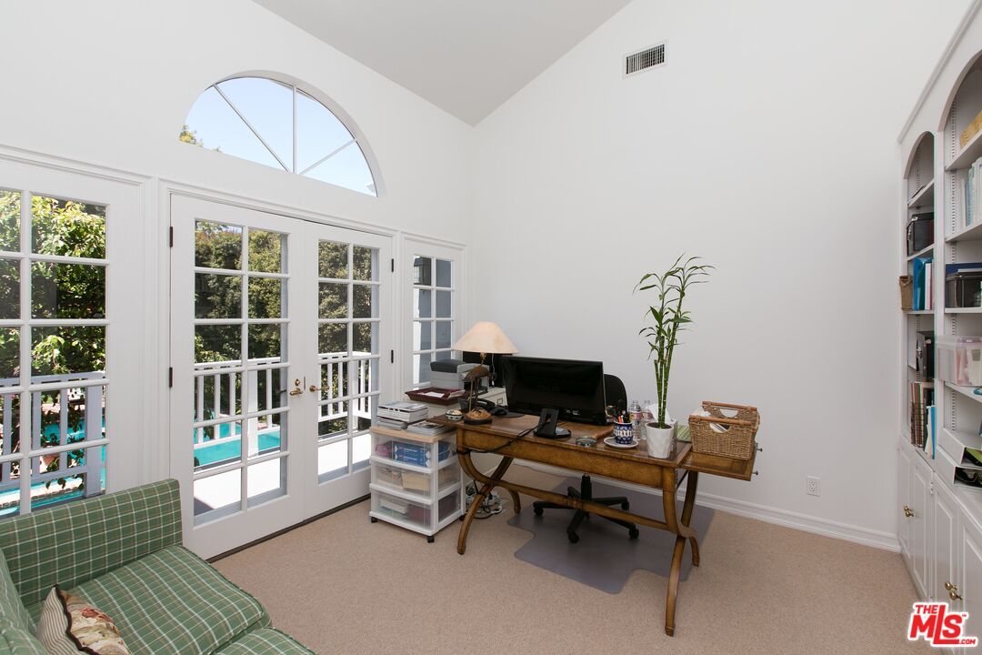 Home Office, Interior