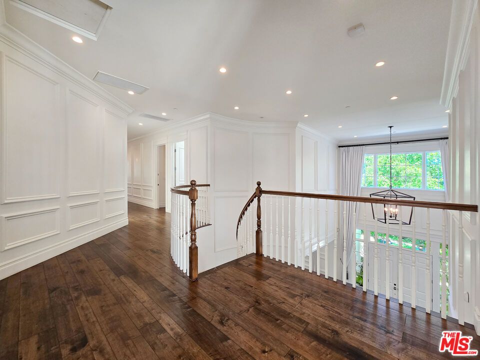 Interior, Pendant Lights, Recessed Lighting, Wood Texture Flooring