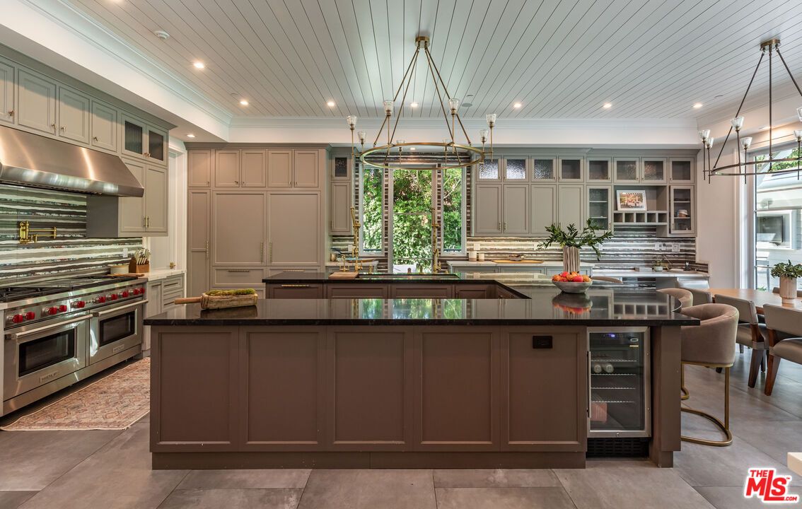 Dining room, Interior, Kitchen, Pendant Lights, Recessed Lighting, Stainless Steel Appliances