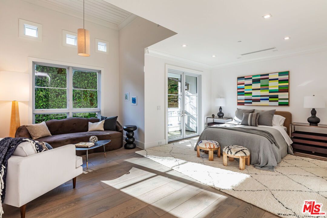 Bedroom, Interior, Living room, Pendant Lights, Recessed Lighting, Wood Texture Flooring
