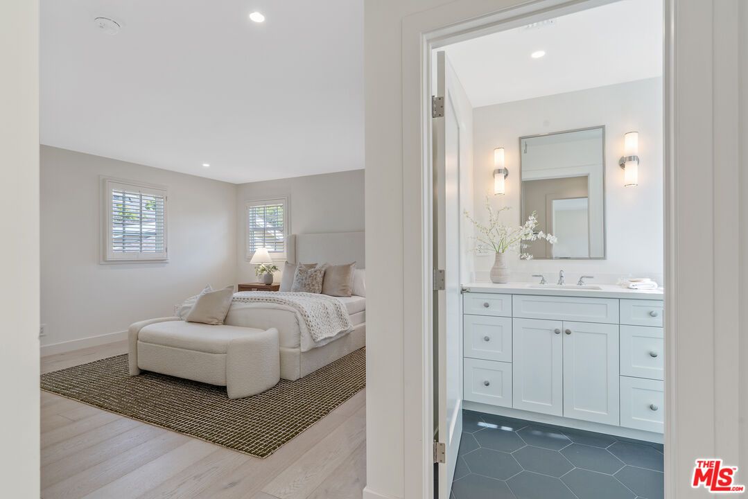 Bathroom, Bedroom, Interior, Recessed Lighting, Wood Texture Flooring