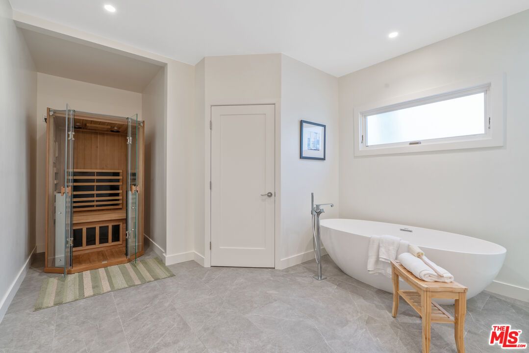 Bathroom, Free Standing Baths, Interior, Recessed Lighting, Sauna Room