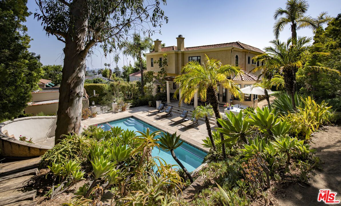Exterior, Pool