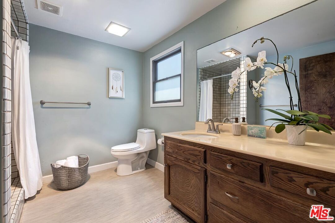 Bathroom, Interior, Recessed Lighting, Wood Texture Flooring