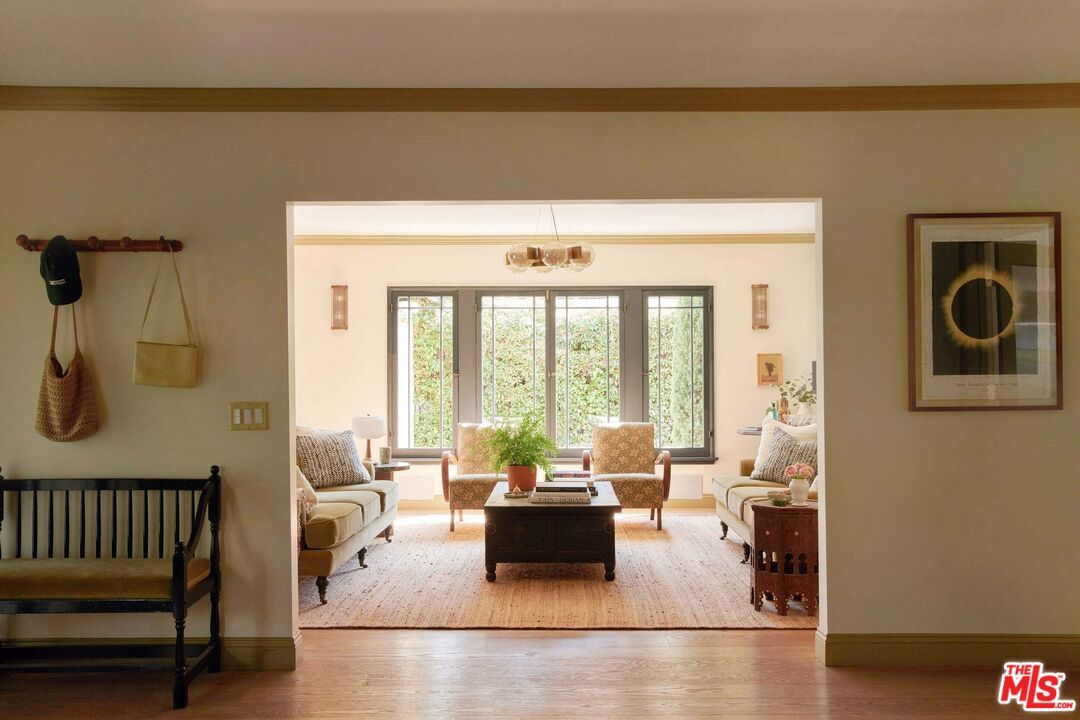 Interior, Living room, Pendant Lights, Wood Texture Flooring