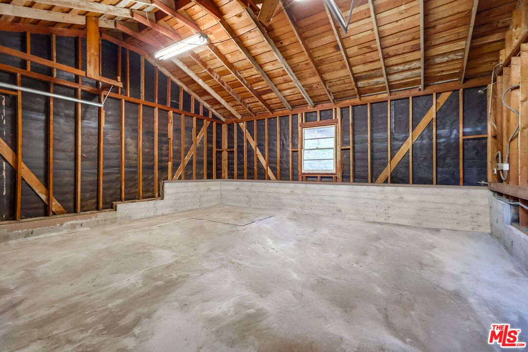 Empty room, Interior, Wooden Beams, Wooden Ceilings, Wooden Walls