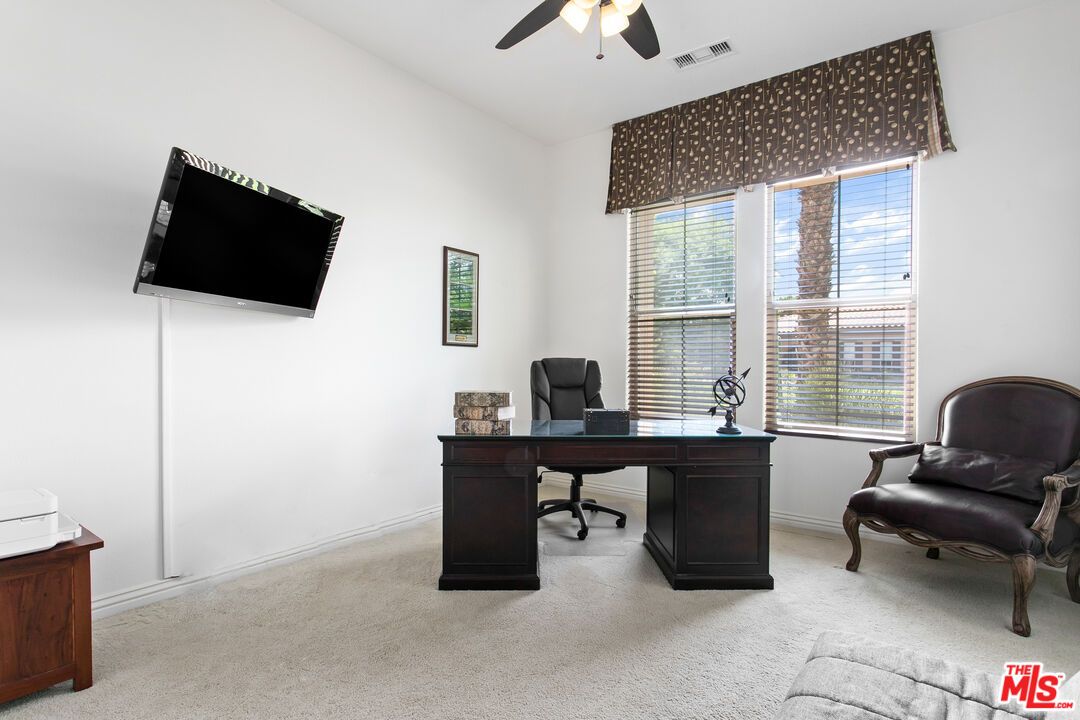 Home Office, Interior