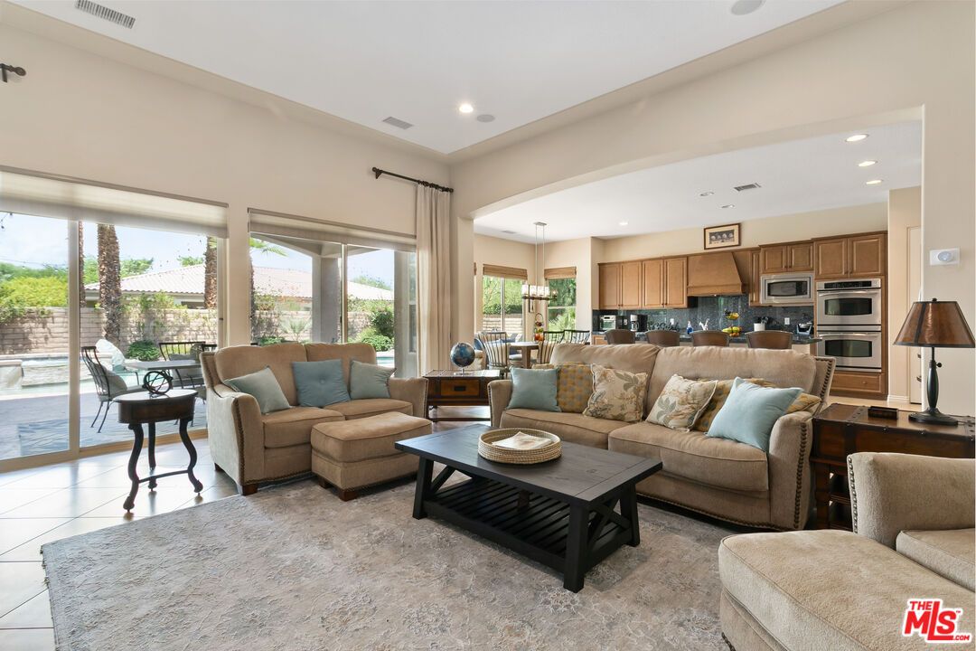 Interior, Kitchen, Living room, Pendant Lights, Recessed Lighting, Stainless Steel Appliances