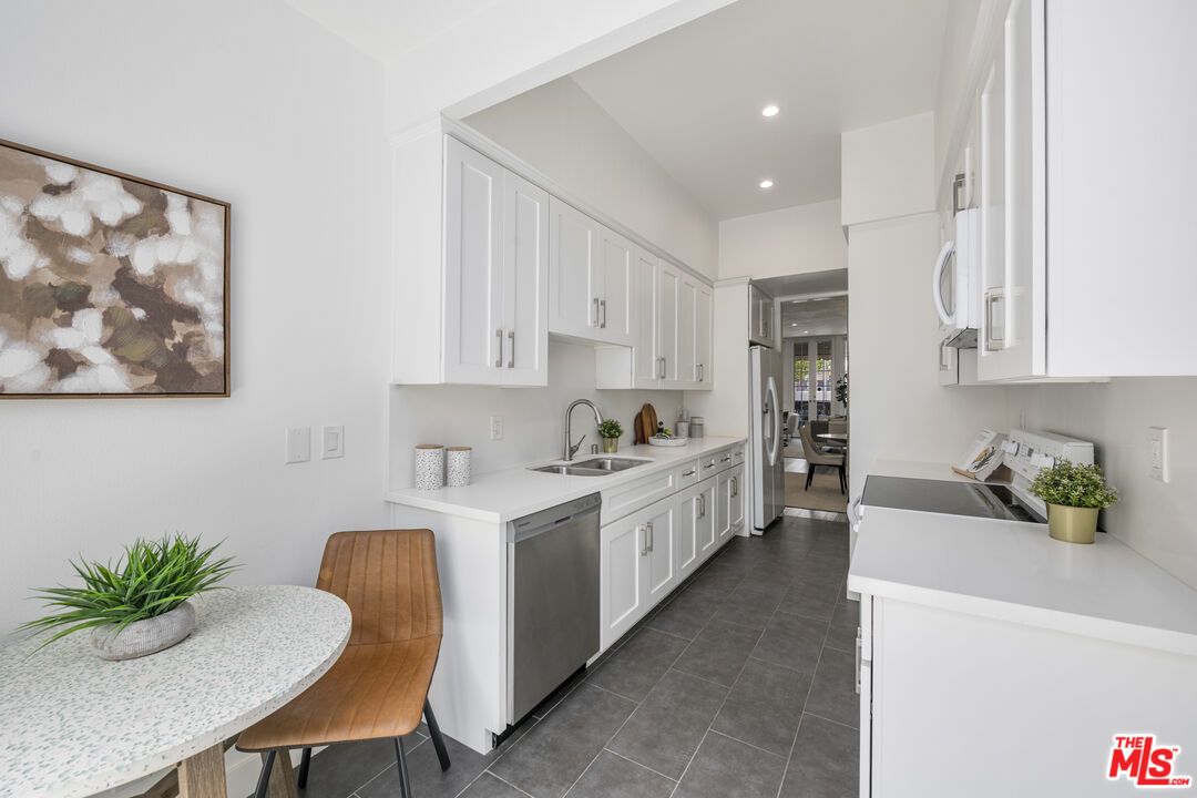 Dining room, Interior, Kitchen, Recessed Lighting, Stainless Steel Appliances
