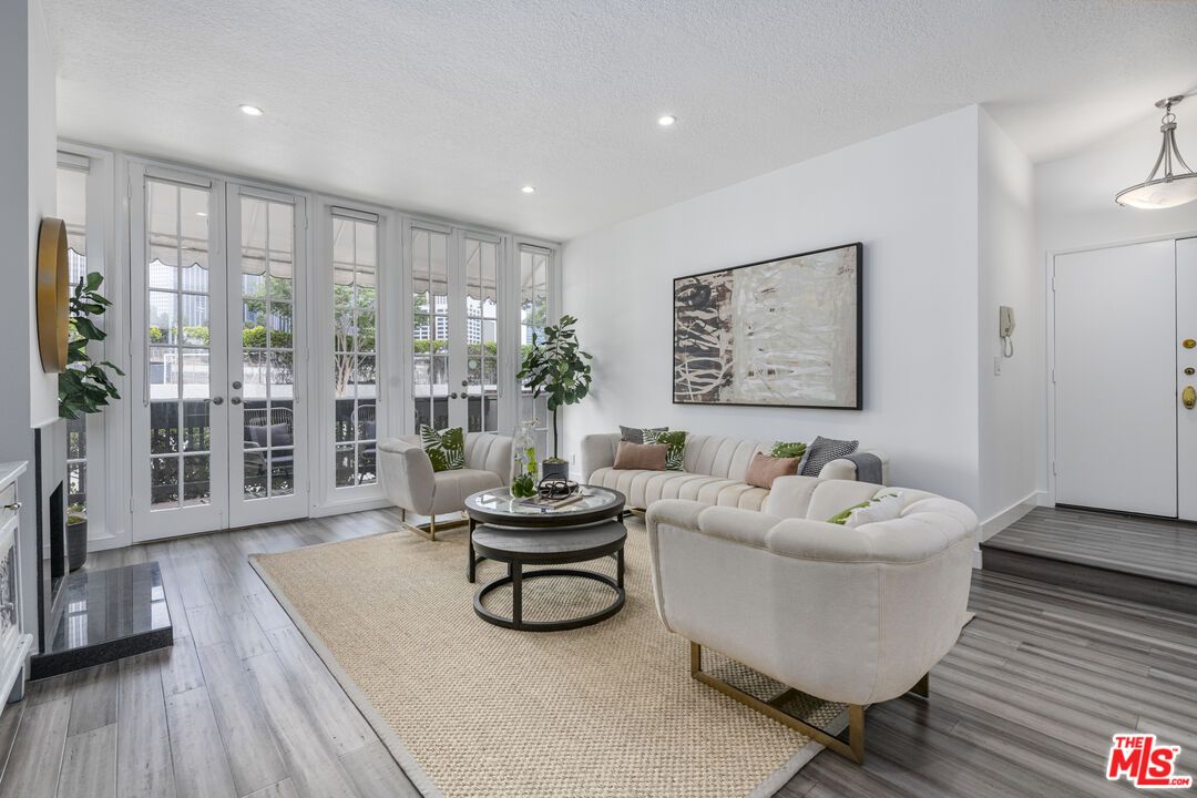 Interior, Living room, Pendant Lights, Recessed Lighting, Wood Texture Flooring
