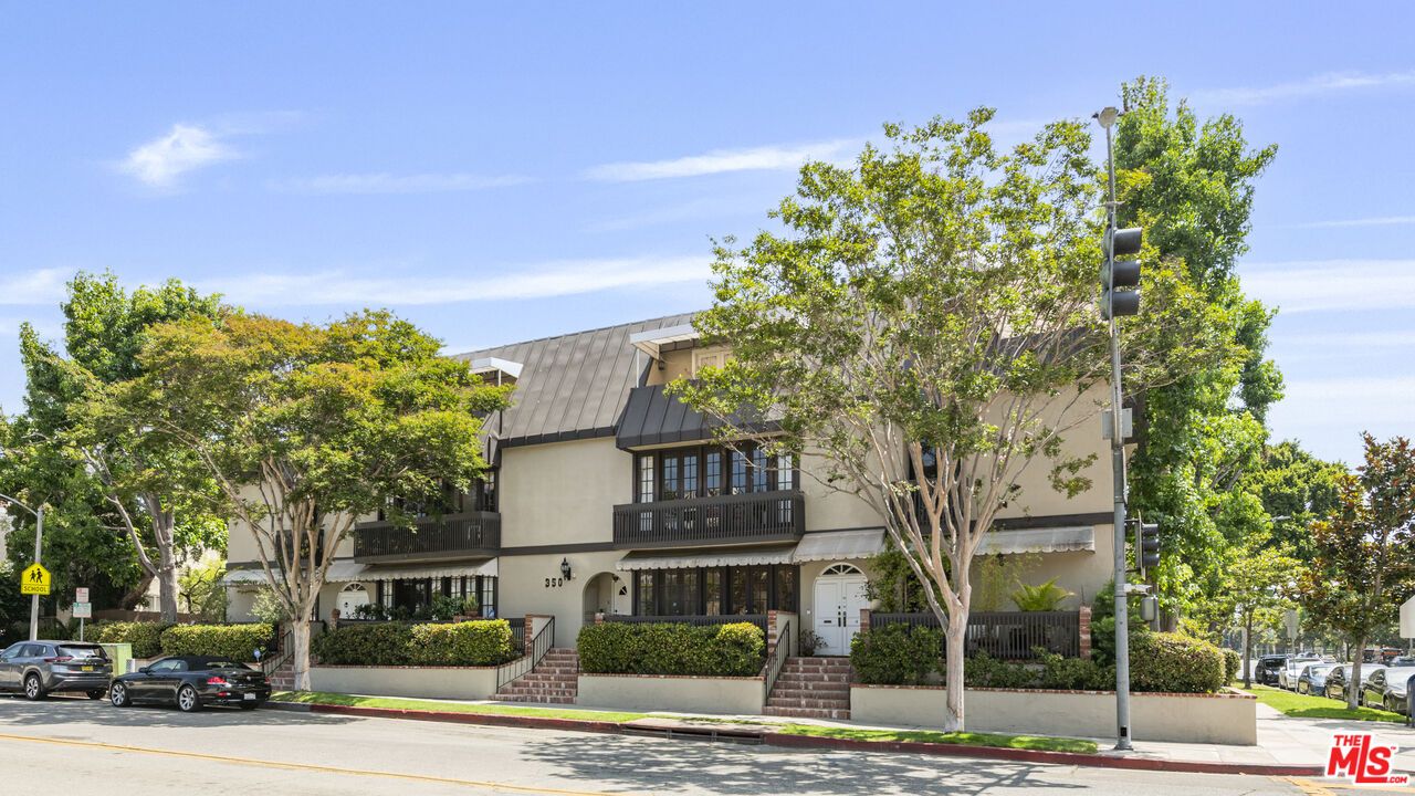 Exterior, Facade, Condo Building