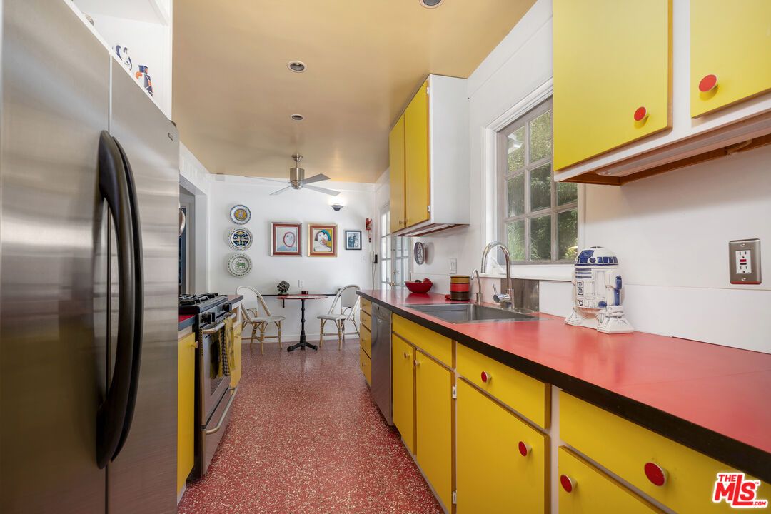Dining room, Interior, Kitchen, Recessed Lighting, Stainless Steel Appliances