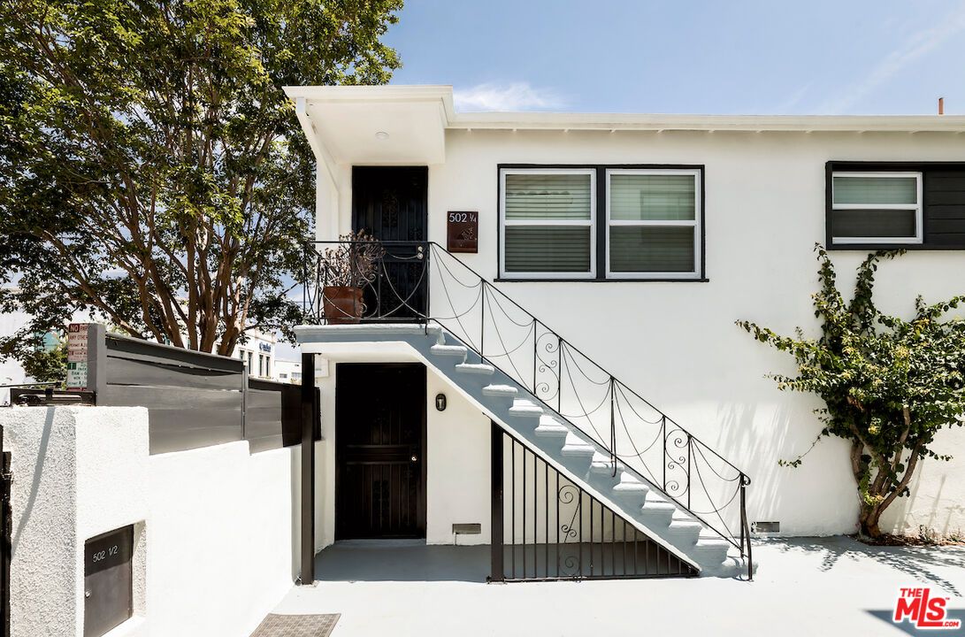 Exterior, Facade, None