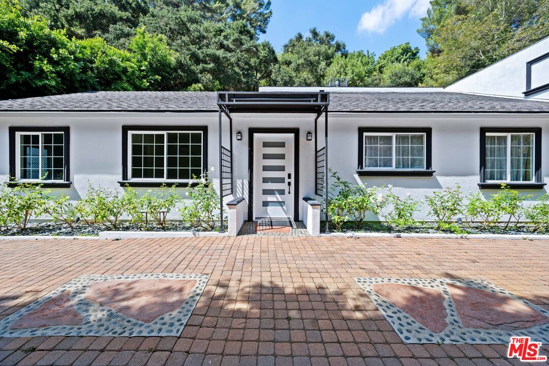 Exterior, Facade, Ranch