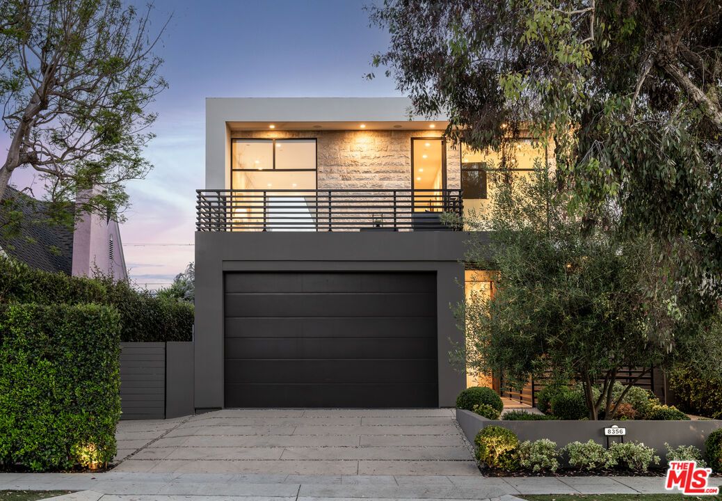Attached, Exterior, Facade, Modern